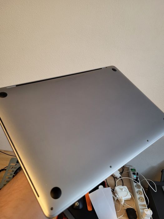 Macbook pro 15 (2017) Touch bar i7, 16GB RAM, Radeon PRO 555