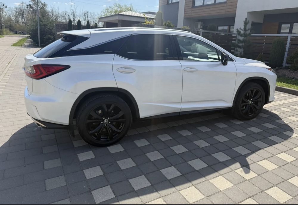 Автомобіль Lexus RX-300