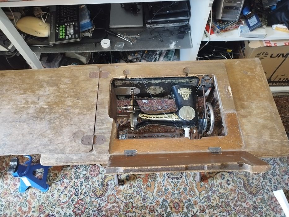 Máquina costura antiga funcional