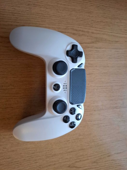 Konsola PS4 + Pad + FIFA20