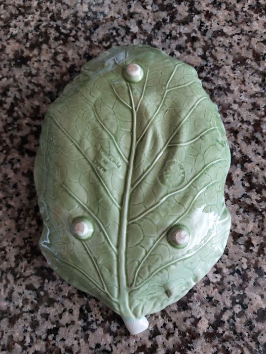 Travessa folha de couve faiança caldas da rainha