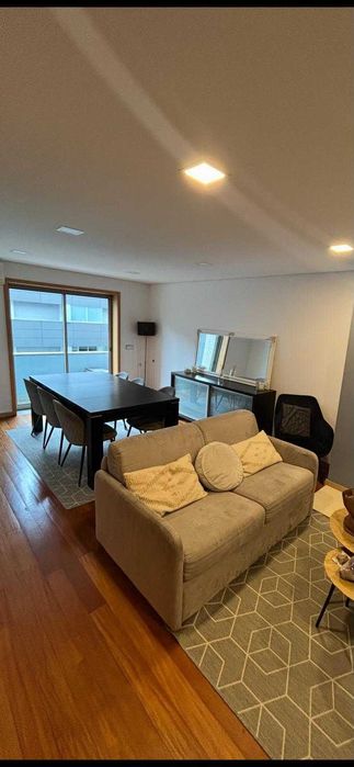 Apartamento com quartos partilhados
