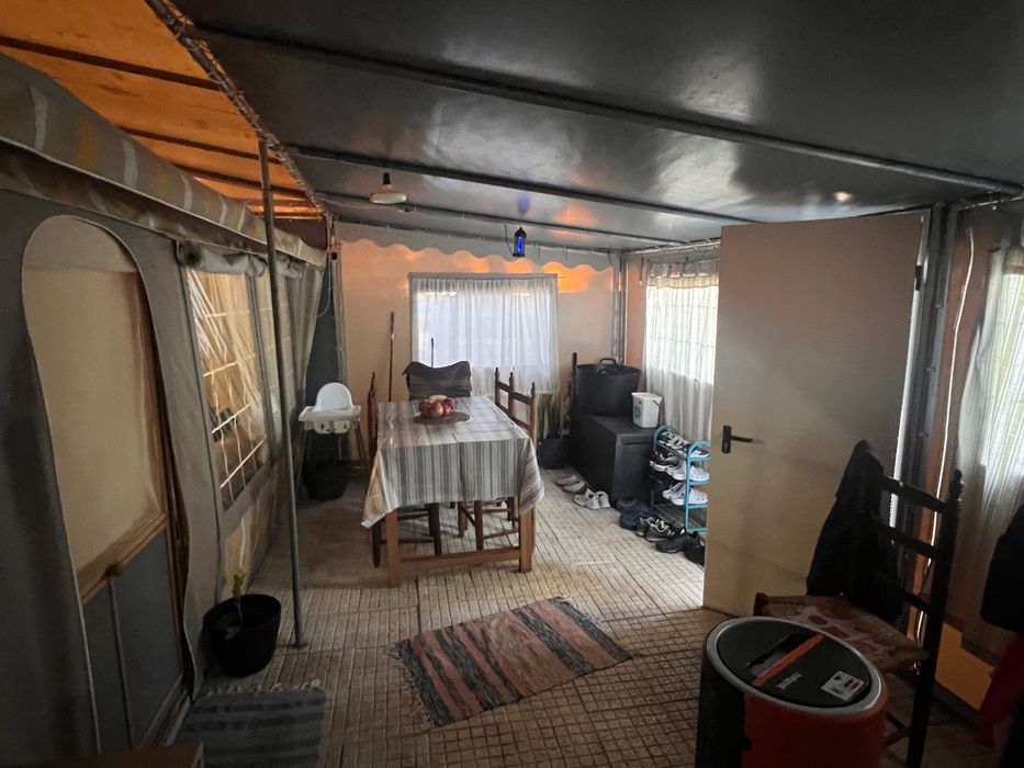 Alvéolo com caravana