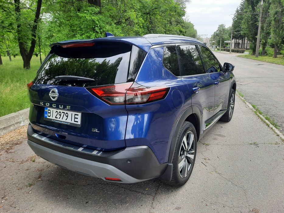 Продам Ниссан Рог 21 года в комплектацыи SL на переднем приводе.