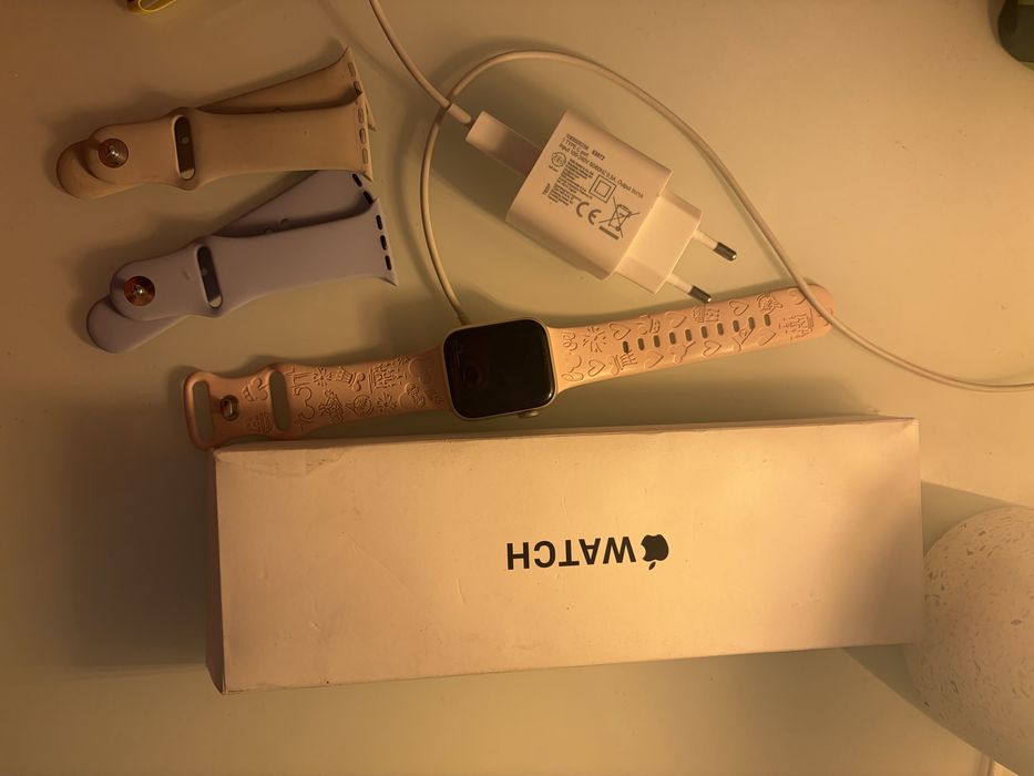 Apple Watch SE 2ª Geração – 40mm GPS (Starlight) + Acessórios