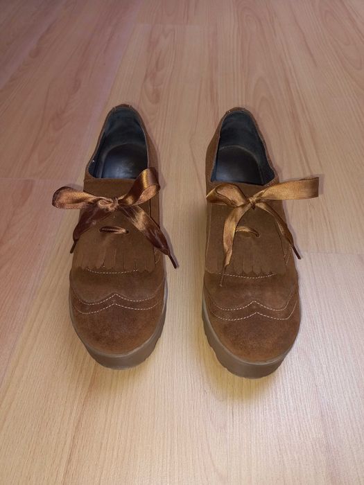 Sapatos Pele e Camurça