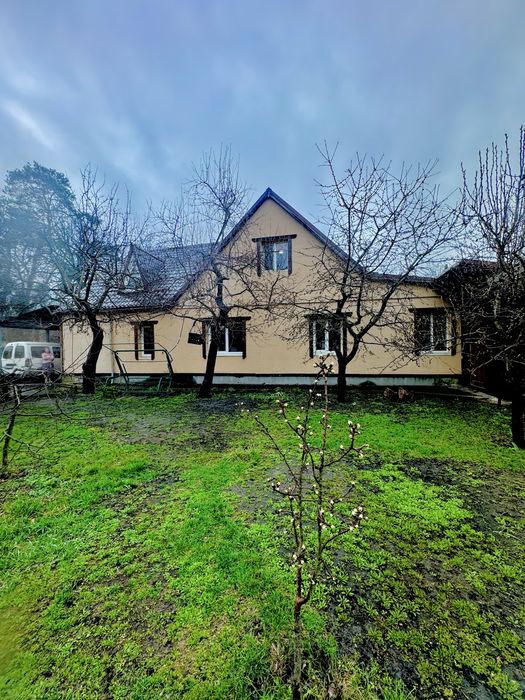 Атмосферний двоповерховий будинок в самому центрі Ірпеня!