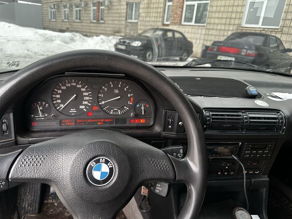 Продам bmw 3.5 бензин механика