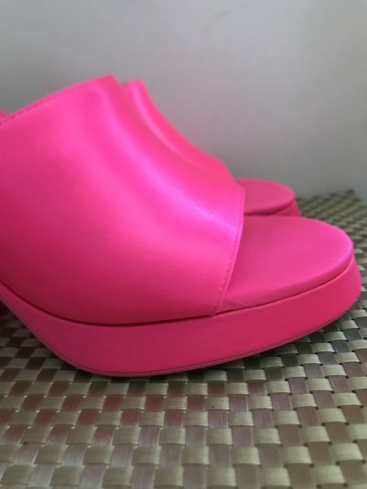 Obłędne satynowe klapki Zara na platformie rozm. 40/41 - 26,9cm