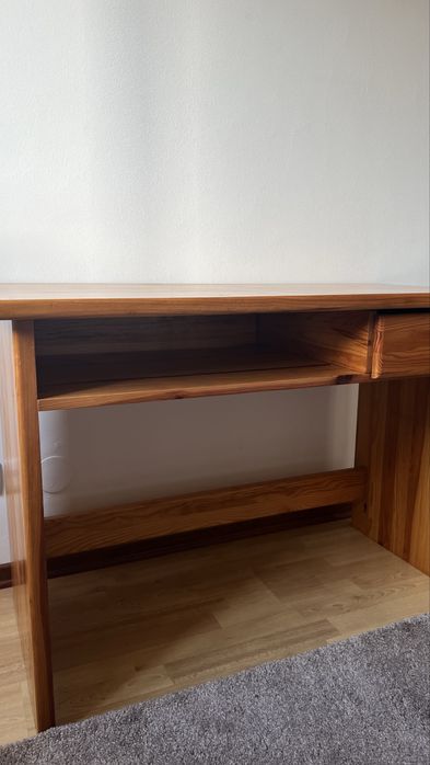 Secretária em Madeira Maciça (Pinho Mel) – C/ Gaveta e Prateleira