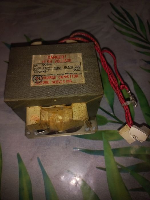 Мощный трансформатор рабочий на СВЧ печь, сварку, споттер, зарядное.