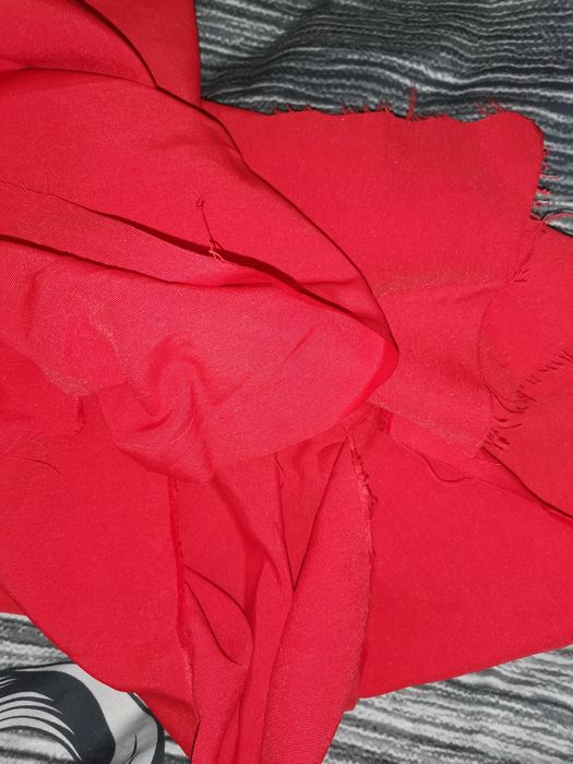 Продам красную ткань.