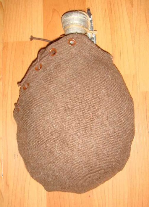 Болгарская армейская фляга.