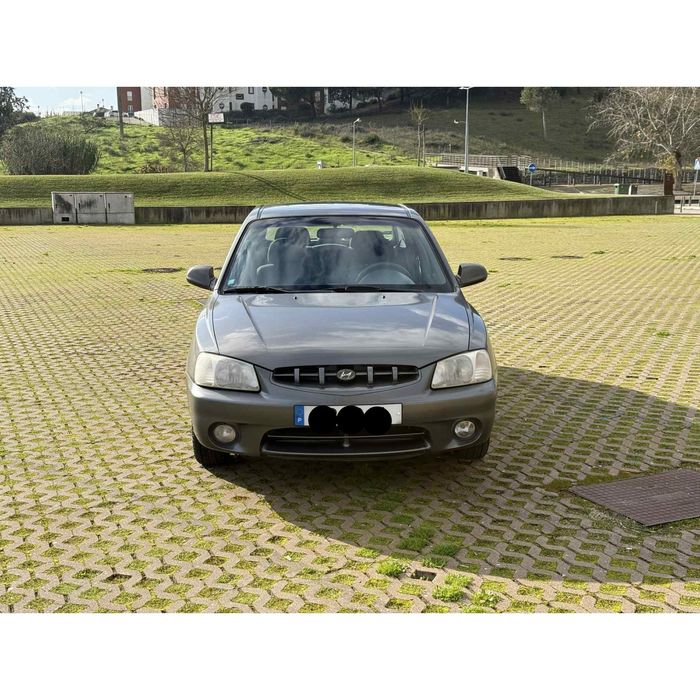 Hyundai Accent — fotografia 3