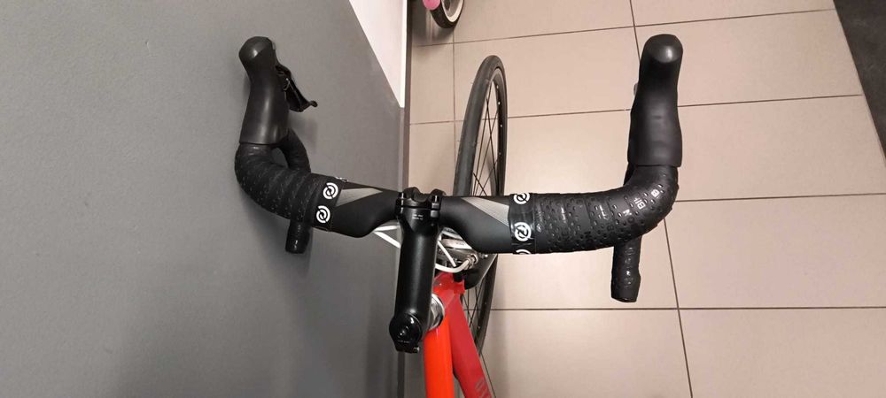 Rower szosowy "SPECJALIZED" grupa shimano 105 - piękny stan