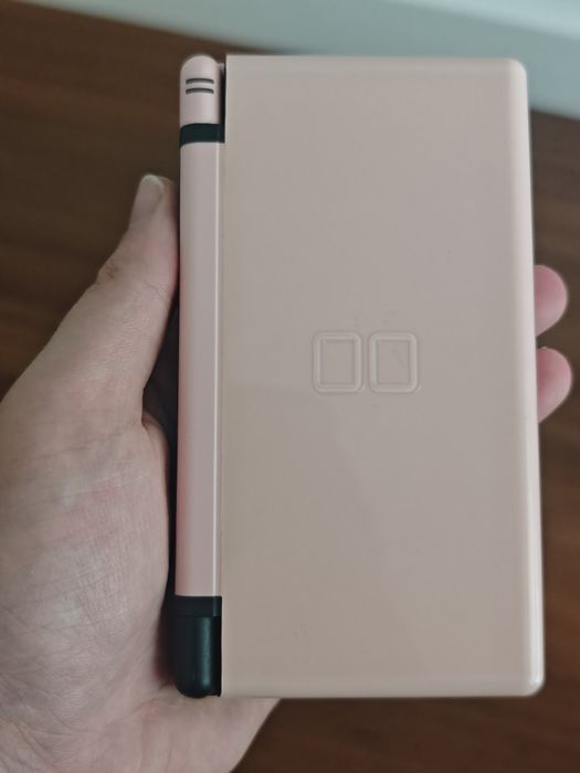 Nintendo DS Lite + R4 Com + 100 Jogos