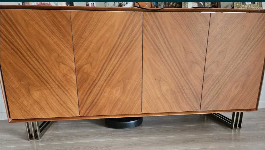 Base TV Nogueira com pés de inox