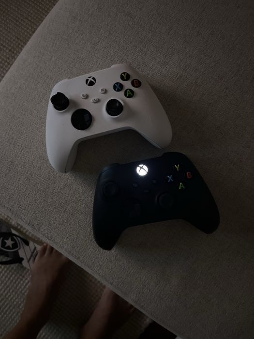 Xbox series S 512gb branco com 2 comandos ou troco Ps5( pago diferença)