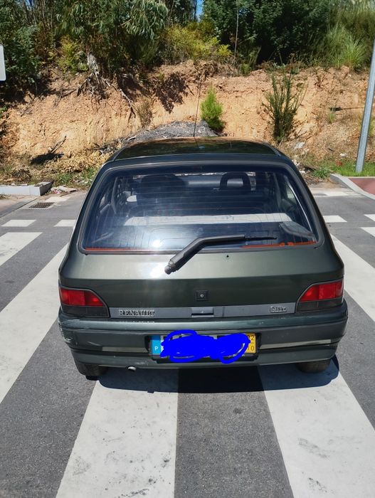 Renault ano 92 com pequenos reparos