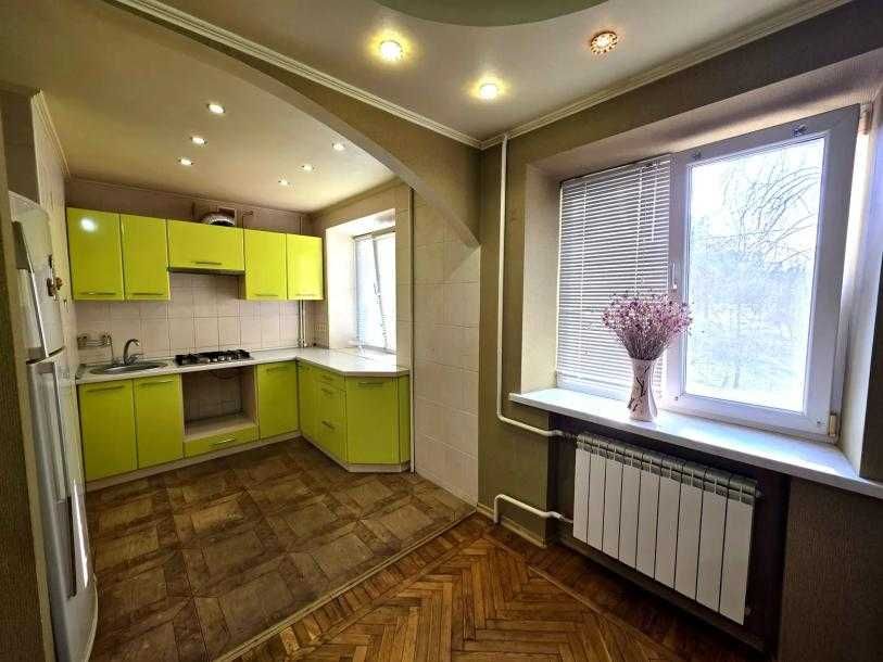 Продам  3-комнатную квартиру Салтовка, район 24-х Этажки.