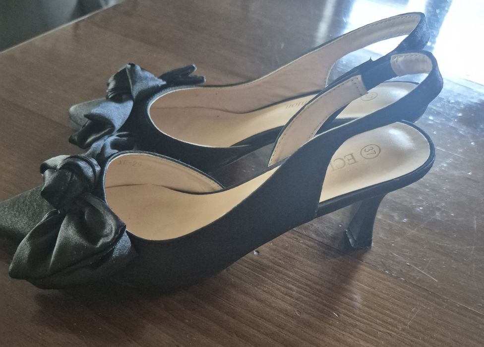 Sandália preta em cetim, N. 37