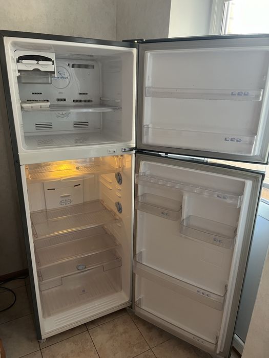 Холодильник Samsung