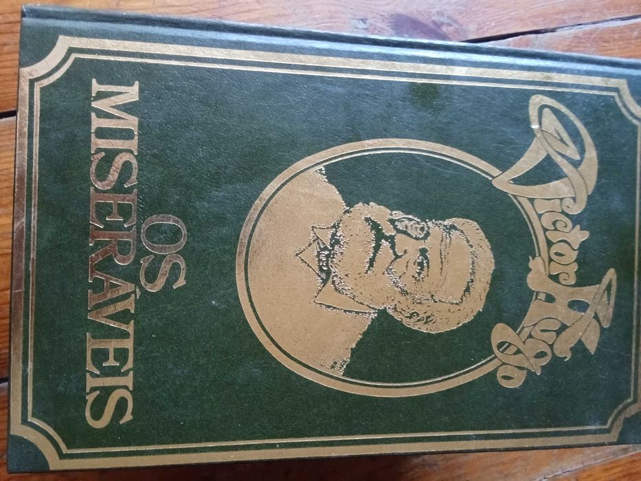 Coleção de livros "Os Miseráveis"