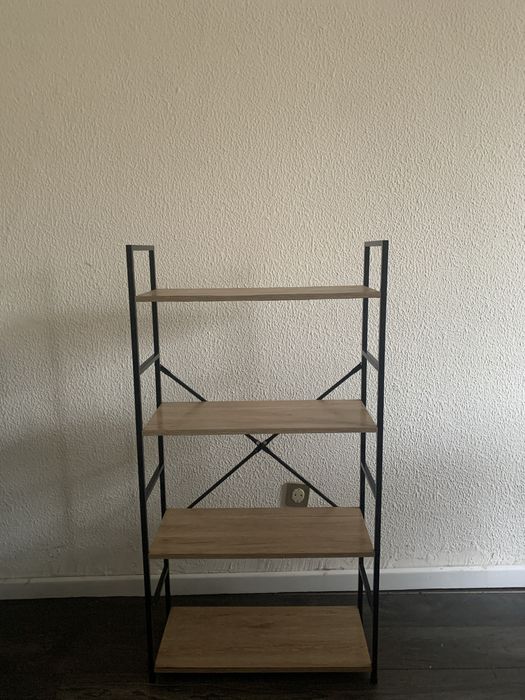 Estantes pra venda  motivo das vendas é mudar de pais faço bom preço