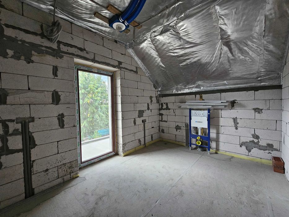 Продаётся новый просторный дом недалеко от воды, в районе Карачунов