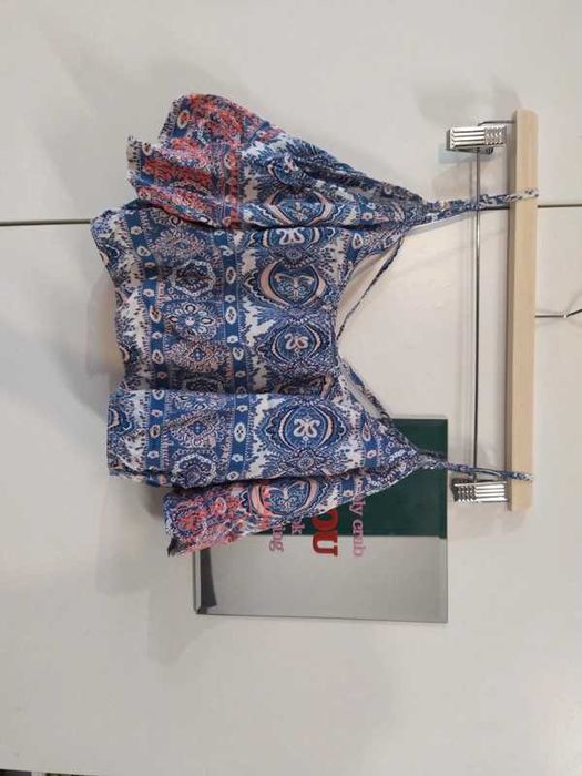 Letni crop top na ramiączkach