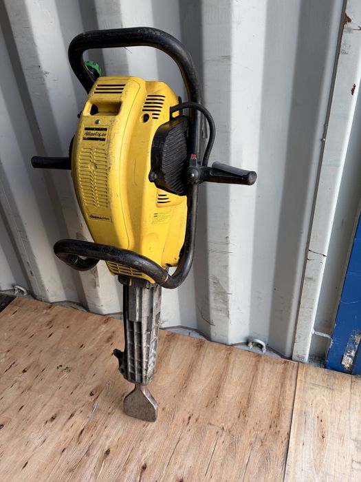 Atlas Copco Cobra PRO – młot spalinowy wyburzeniowy / do podbijania