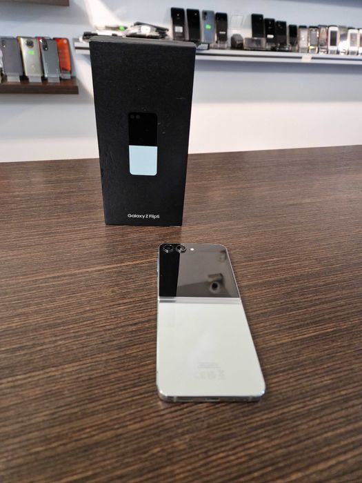 Smartfon SAMSUNG Z Flip5 256GB Miętowy Poznań Długa 14