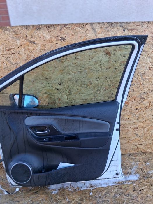 Drzwi prawe przednie Toyota Yaris III