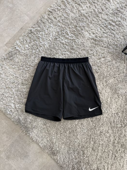 Чоловічі бігові шорти Nike Dri Fit