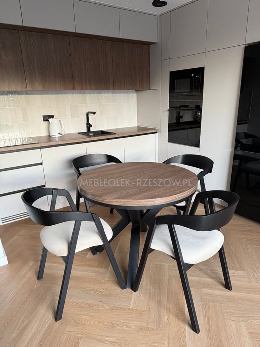 Stół okrągły na podstawie pająk metal loft