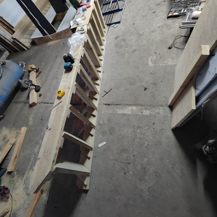 Schody drewniane na strych na budowe