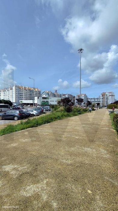 Terreno Urbano | 225 m2 de construção| Oportunidade Única em Zona de E