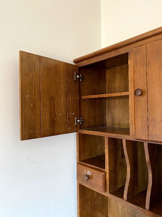 Cadeira + Secretária com prateleiras e gavetas