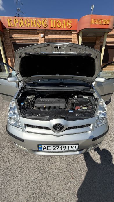 Toyota Corolla  Verso 2005