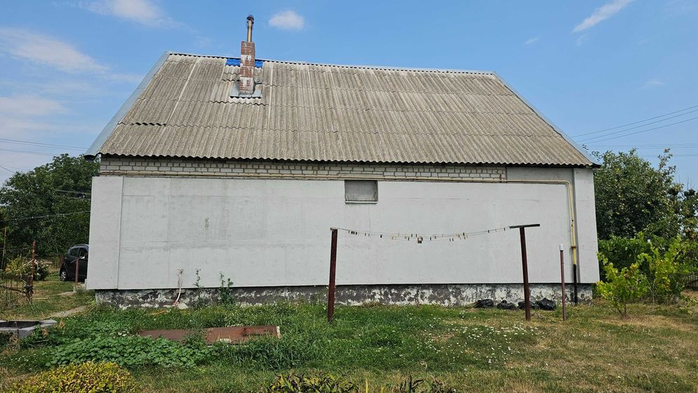 Міцний надійний будинок в тихому спокійному селі Є відеоогляд