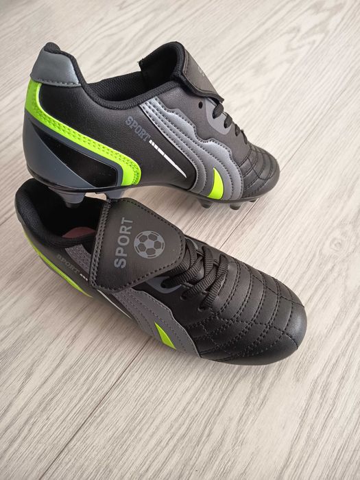 Buty sportowe korki dla chłopca 33