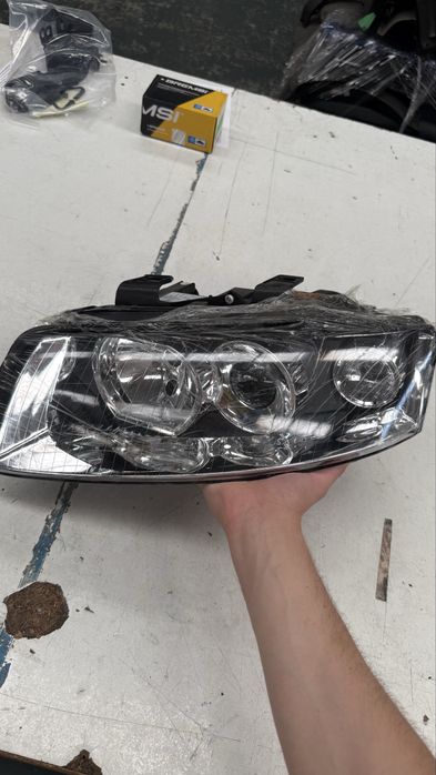 Farol Esquerdo Audi A4 01/01-10/04