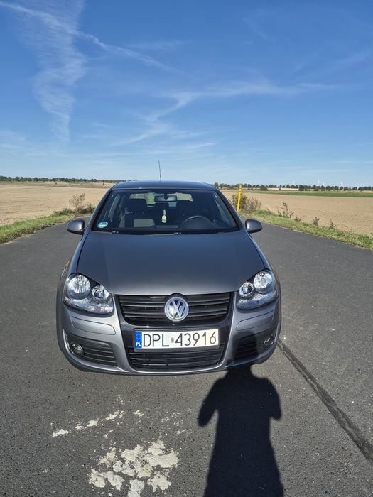 Sprzedam Golfa V 1.6mpi 2005r