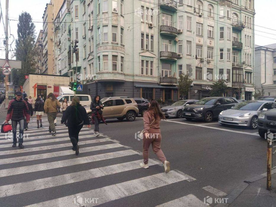 Продаж! Фасад 360 кв.м. Центр, вул. Саксаганського
