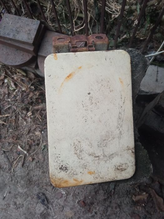 Крышка заливного проёма Нивы.