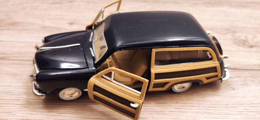 blaszana zabawka auto metalowy samochod autko Ford dlugosc 22cm