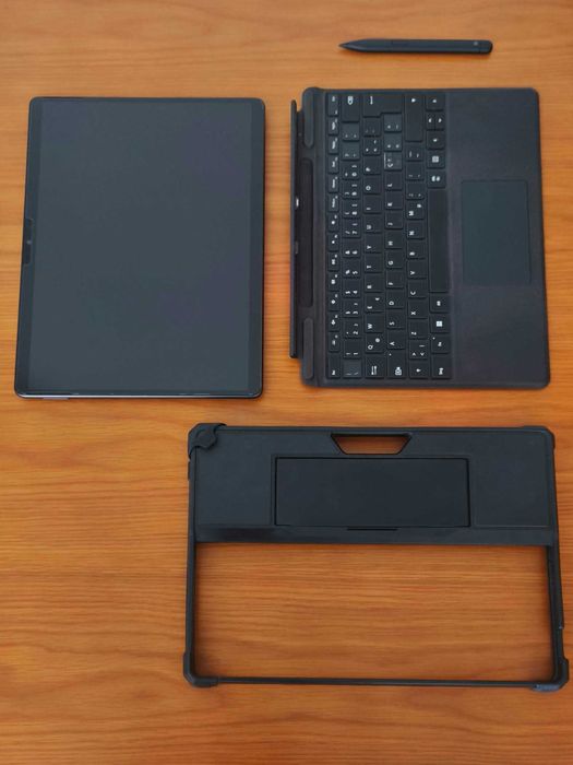 MS Surface Pro 8 de topo: Intel i7 / 16GB RAM / 1TB SSD + Teclado Signature + Slim Pen 2