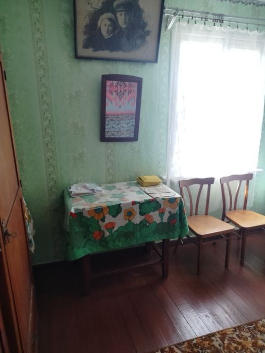 Будинок в селі Реутенці, біля міста Кролевець, Сумської області
