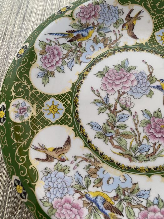 Prato de porcelana japonesa antiga