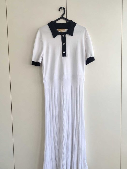 Vestido Branco de Malha Plissada com Gola Preta > Michael Kors